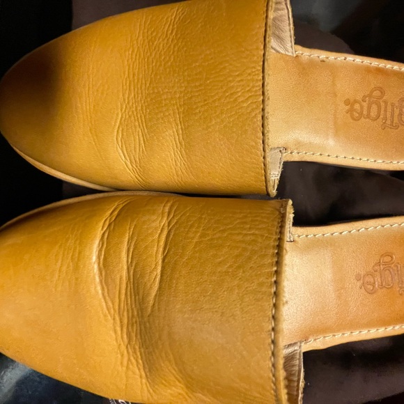 Latigo mule flats size 9.5 M - Picture 2 of 6